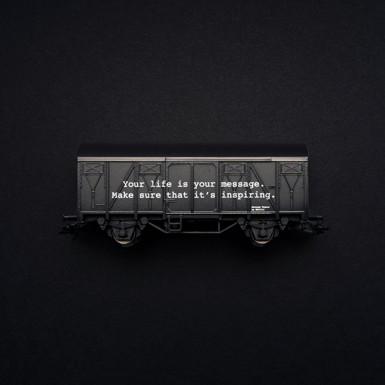 Bild eines Märklin Message Wagons, erhältlich in einem Webshop, der auf dem E-Commerce System Shopify basiert