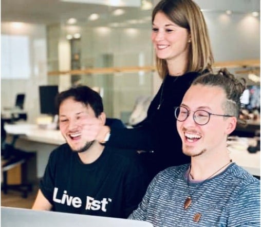 Schau dir unsere offenen Stellen an – unser Team aus UX Architects, Designern, Developern und Consultants freut sich auf dich!