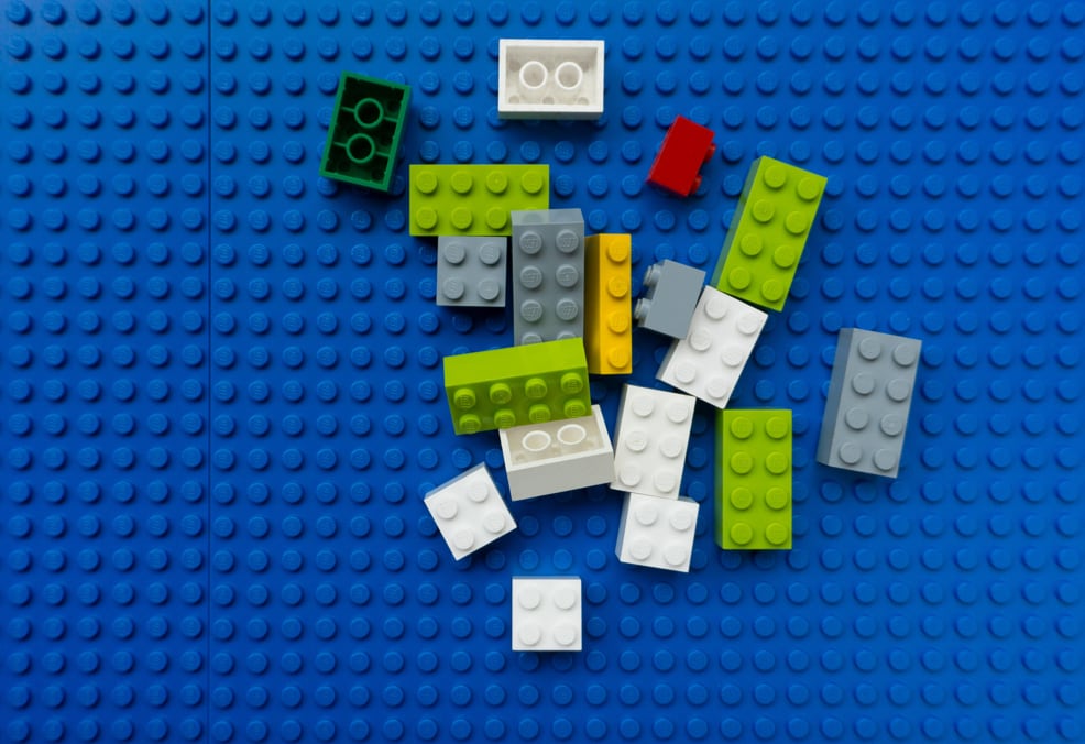 Beim Atomic Design werden aus kleinsten Komponenten funktionale Module gebaut